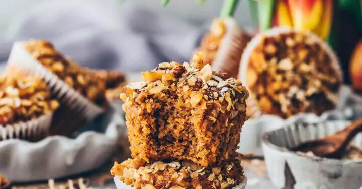 MICROWAVE MUFFINS : CHOCOLATE AND CARROT