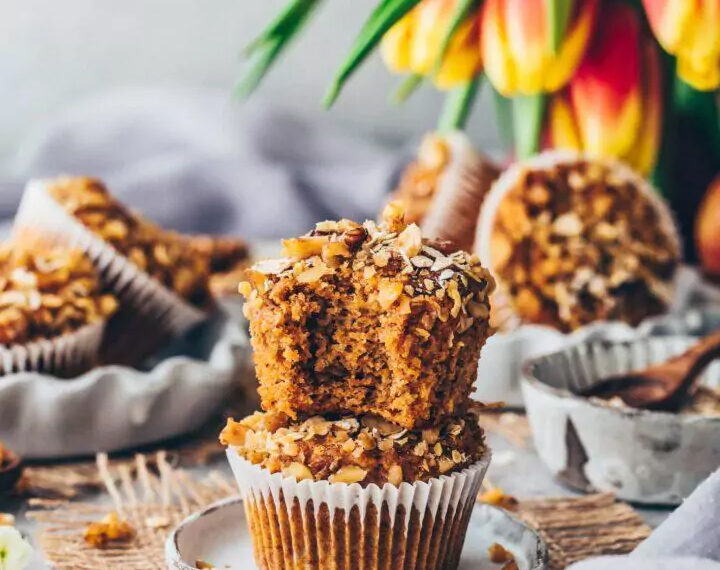 MICROWAVE MUFFINS : CHOCOLATE AND CARROT