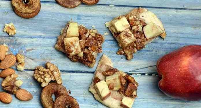 DRYFRUIT CRACKIZZA (Walnut, Apple, Fig)